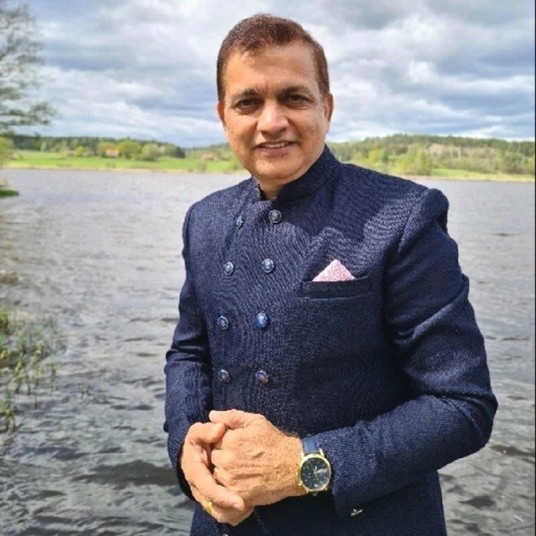Headshot of Ghanshyam Ahuja