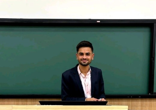 Headshot of Varun Mundhada